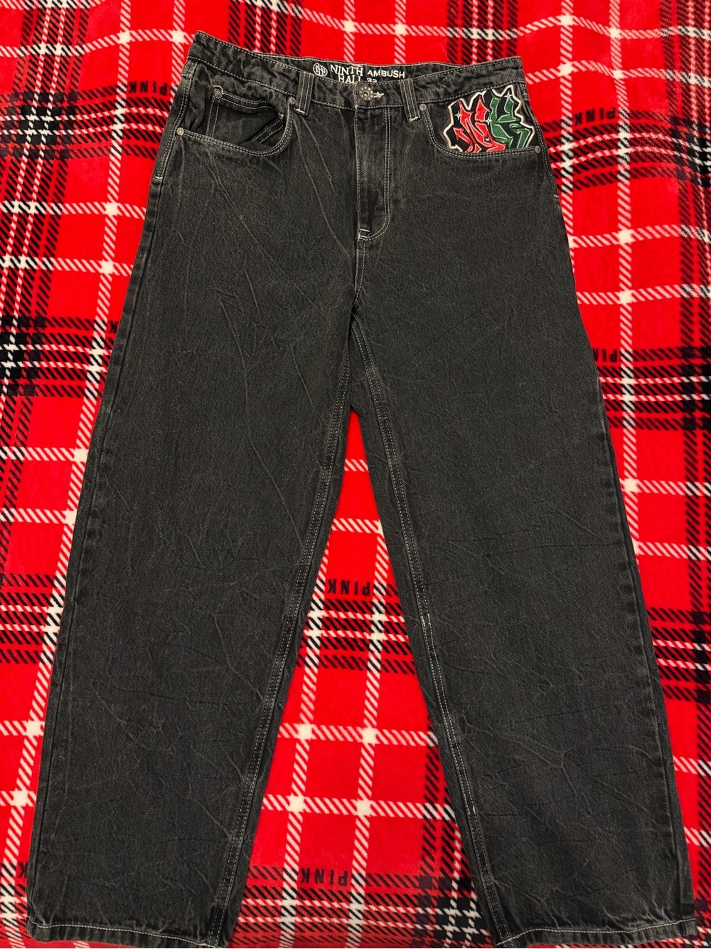 Men's Relaxed Black Jeans with Pocket Graphic